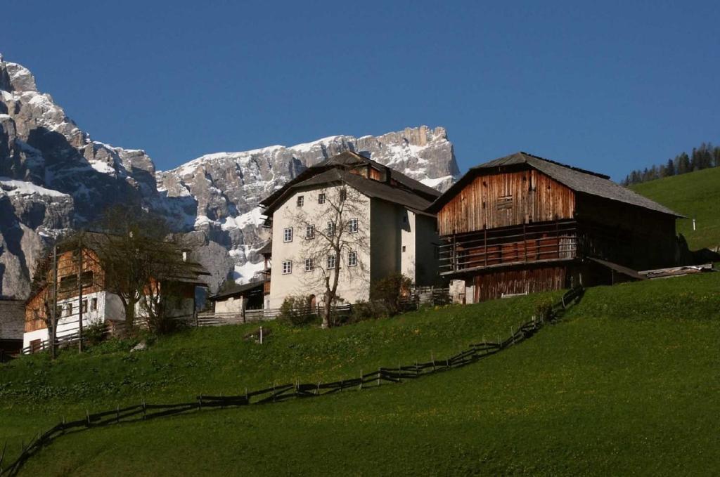 Monti Pallidi B&B Apartments Corvara In Badia Exterior photo