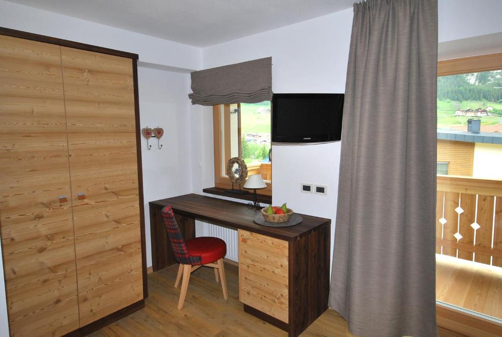 Monti Pallidi B&B Apartments Corvara In Badia Exterior photo