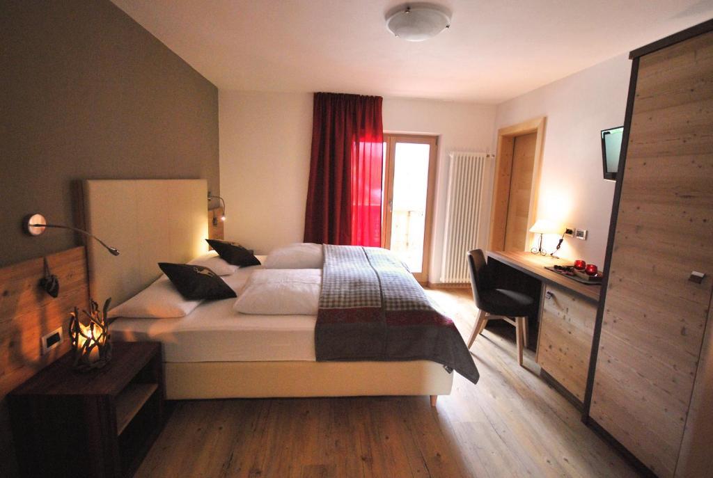 Monti Pallidi B&B Apartments Corvara In Badia Room photo
