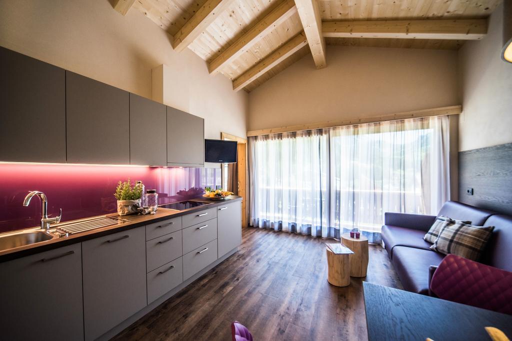 Monti Pallidi B&B Apartments Corvara In Badia Exterior photo