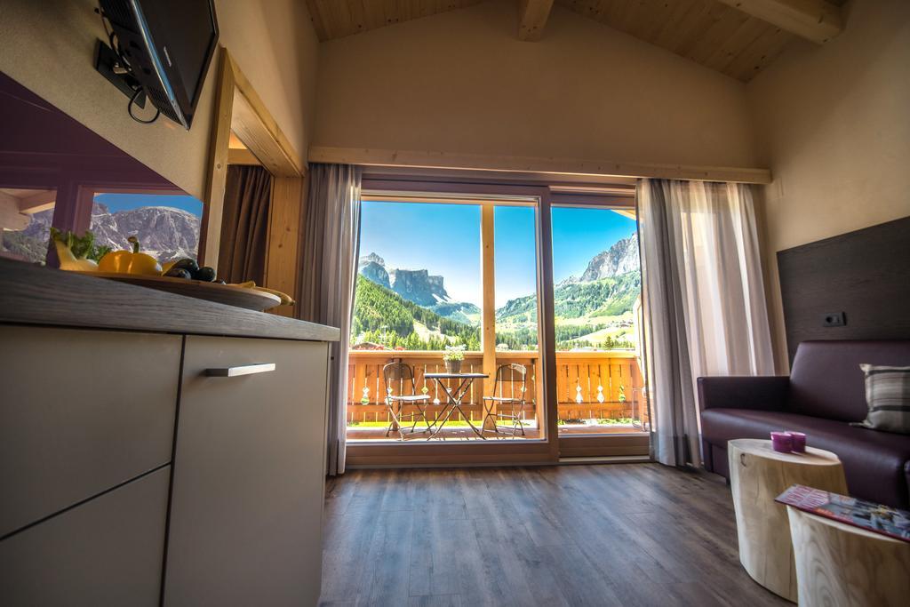 Monti Pallidi B&B Apartments Corvara In Badia Exterior photo