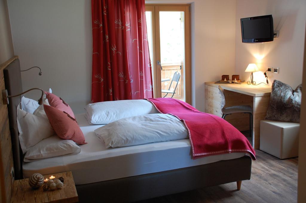 Monti Pallidi B&B Apartments Corvara In Badia Room photo