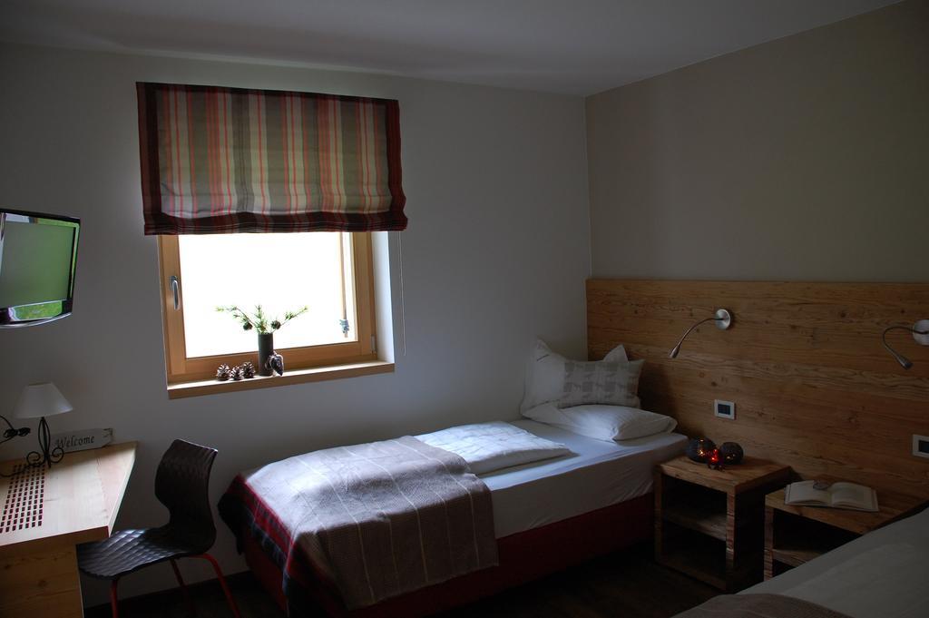 Monti Pallidi B&B Apartments Corvara In Badia Room photo